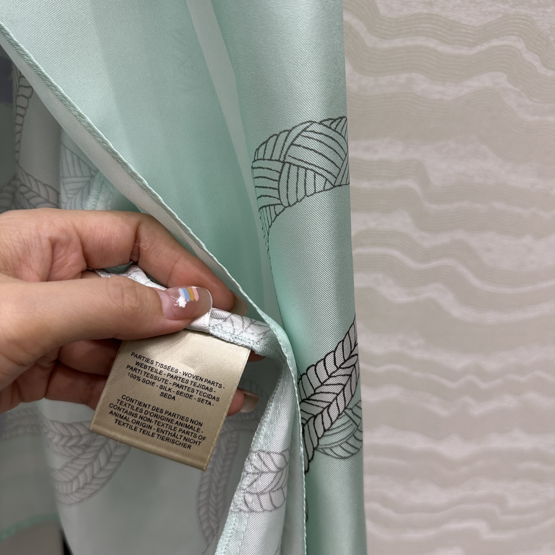 独家首发，原单品质💕 H系25s早秋新品卡夫坦开叉连衣裙！💕薄荷绿Palefroi Remix图案定位印