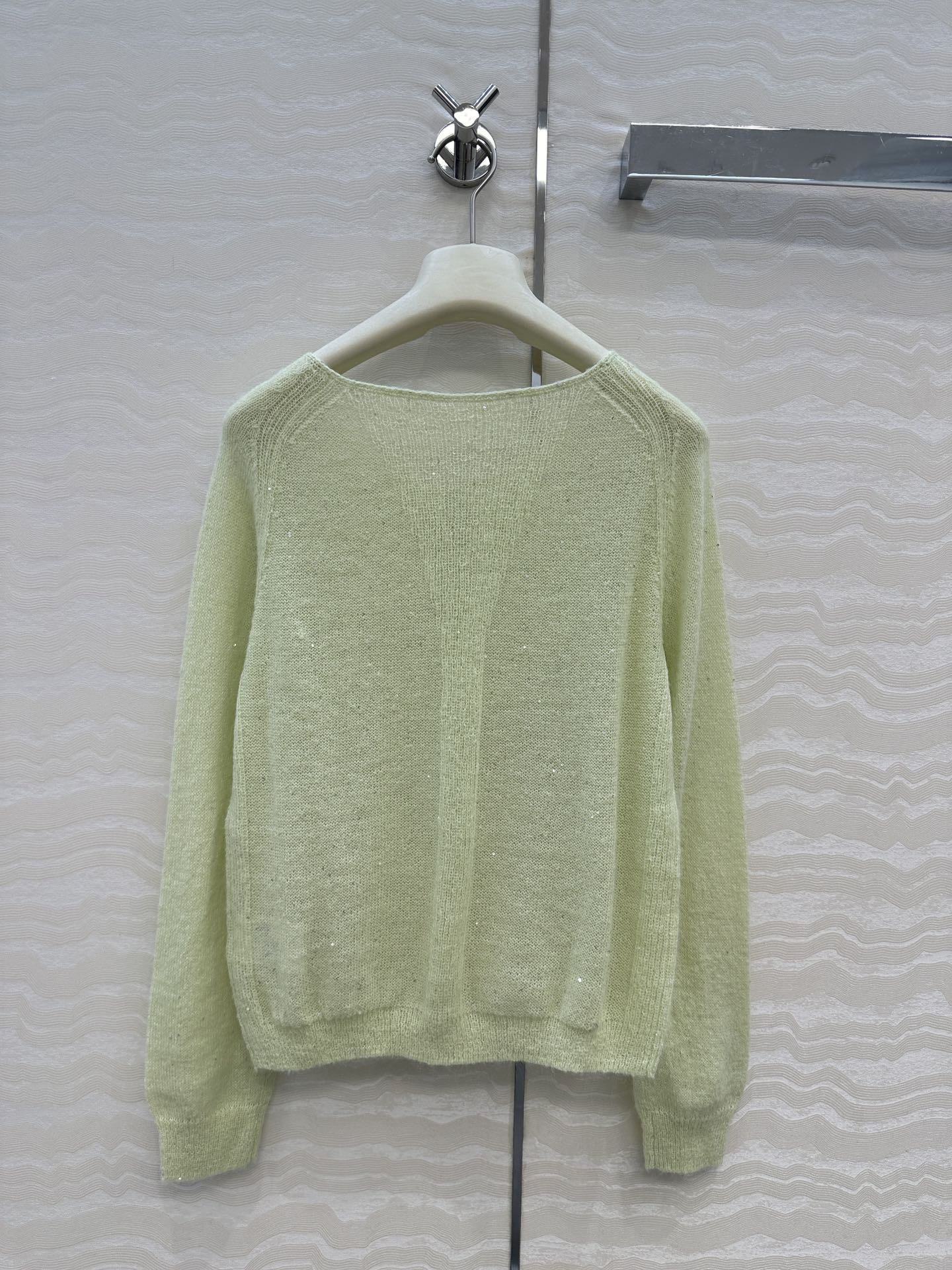 独家首发❤️高端原单品质，ER 晨雾绿轻盈羊绒毛衣。纯手工水滴珠吊饰优雅大气奢华又高级，进口马海毛羊驼毛