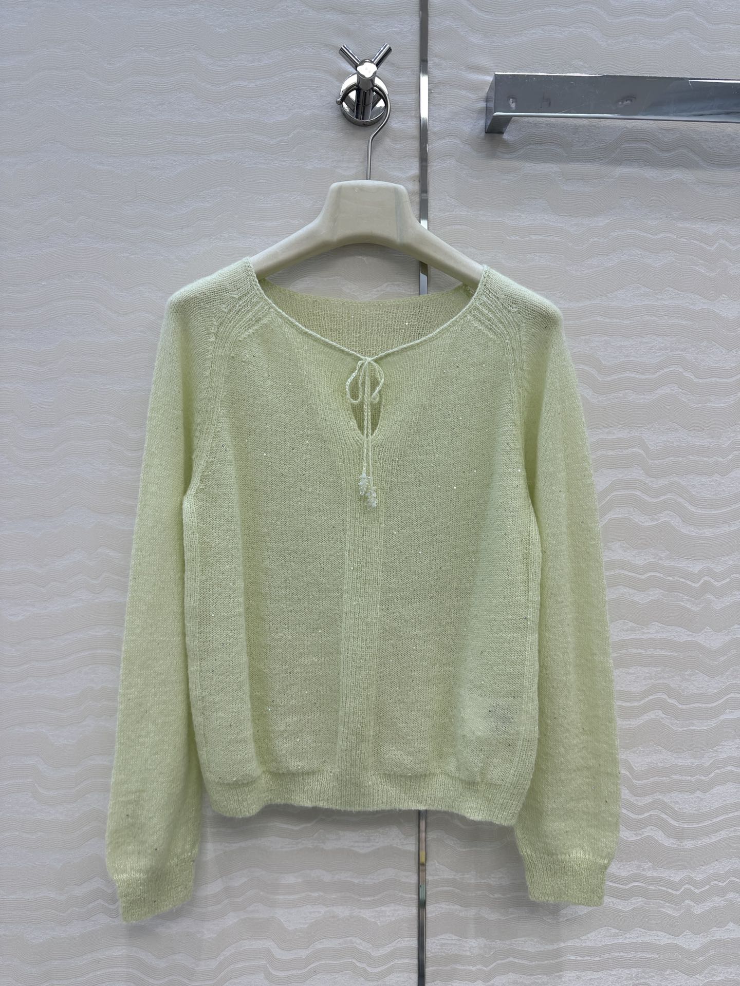 独家首发❤️高端原单品质，ER 晨雾绿轻盈羊绒毛衣。纯手工水滴珠吊饰优雅大气奢华又高级，进口马海毛羊驼毛