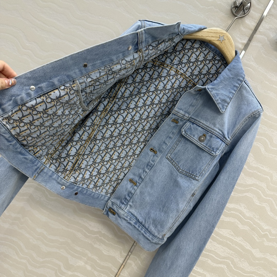 独家首发❤️高端原单品质🤞MissD新品老花洗水牛仔夹克外套。原版定制复古怀旧洗水工艺高级又时髦！衣橱必