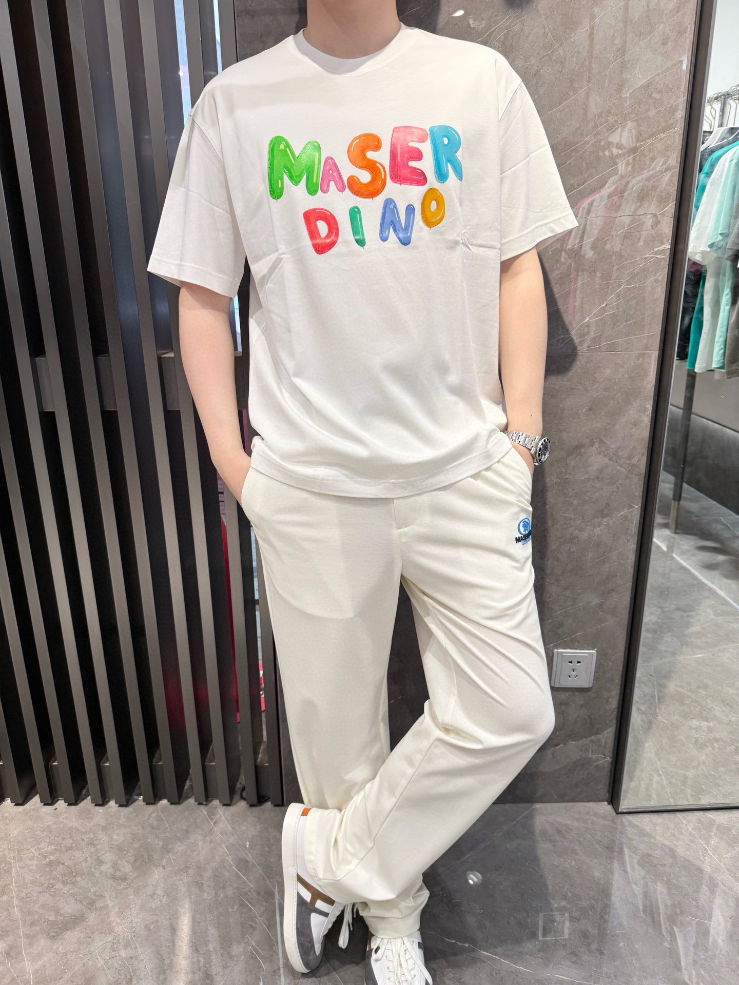 NO:477103,DINO luxury products - brand authentic 2025 latest hot T-shirt shipment, hot-selling items in Europe and the United States!  Selected custom-made brands from Italy imported 100% European cotton fabrics with fashionable designs, exquisite brand logo on the chest highlights the charm You are definitely worthy of having. Number 48-56 (model 180/140 wears 48, with Hong Kong Lane Crawford gift box packaging), tees, t-shirt, alexander wang19860909DINO奢品-品牌正品2025最新爆款T恤出货 欧美热销单品！精选意大利进口定制品牌百分百欧货棉面料搭配时尚的设计,胸前精致的品牌标志彰显韵味 您绝对值得拥有.码数48-56（模特180/140穿48,配香港连卡佛礼盒包装）,,tees，t-shirt,alexander wang,Men's clothing