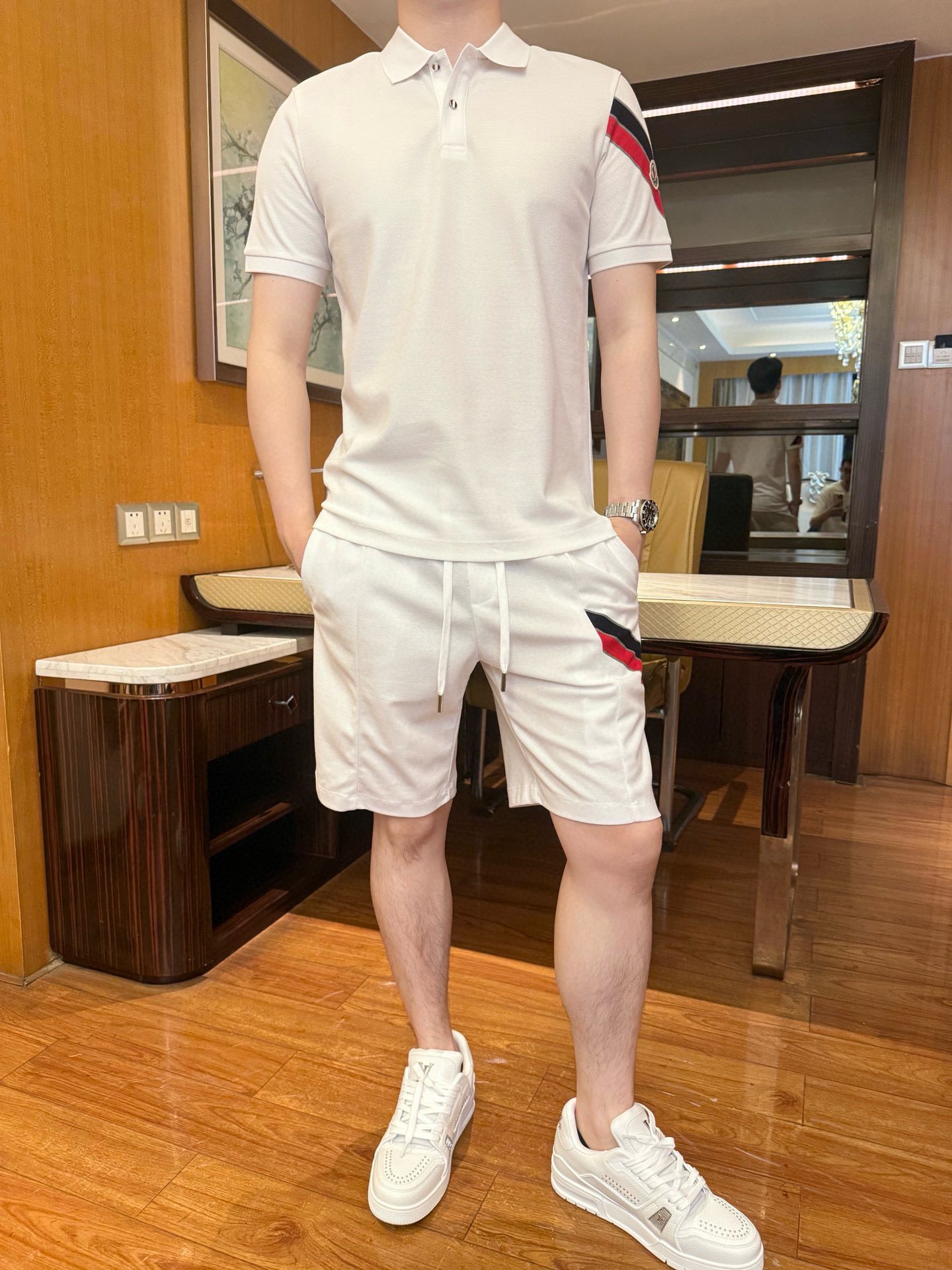 NO:477126,Bangu - 2025 latest hot-selling sets are shipped, and European and American hot-selling items!  Selected Italian imported fine cotton fabrics with simple designs, and the webbing design on the cuffs highlights fashion. You cannot miss it. Size 48-56 (model 180/140 wears 50, with Hong Kong Lane Crawford gift box packaging), Moncler, alexander wang19860909蒙口-2025最新爆款套装出货 欧美热销单品！精选意大利进口精棉面料搭配简约的设计,袖口的织带设计彰显时尚 您不容错过.尺码48-56（模特180/140穿50,配香港连卡佛礼盒包装）,,Moncler,alexander wang,Men's clothing