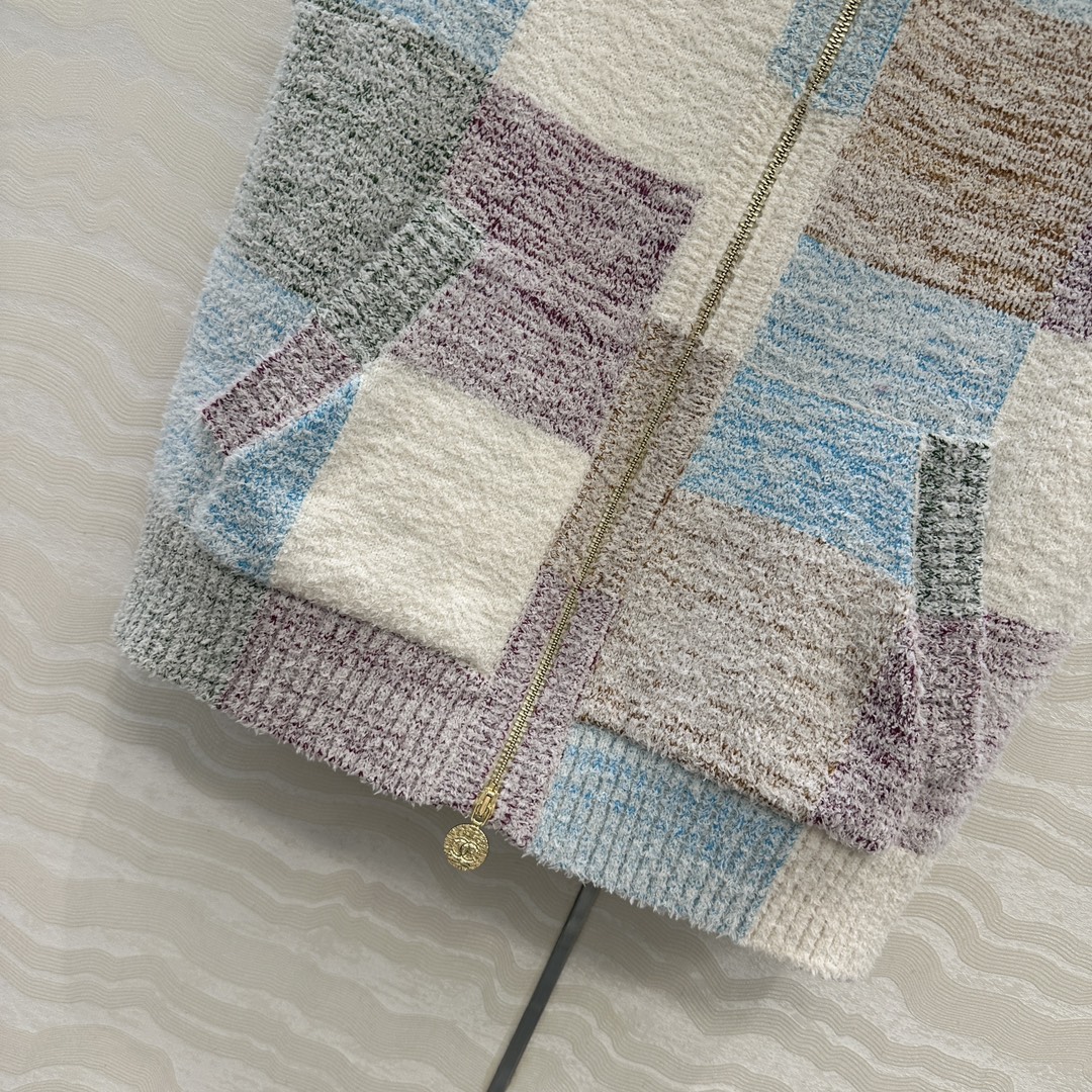 独家首发❤️原单品质，coco女孩连帽马甲外套！特种纱泡泡渐变格纹工艺。进口纱线定制材料质感超赞，定制钱