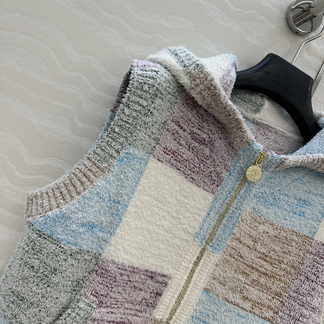 独家首发❤️原单品质，coco女孩连帽马甲外套！特种纱泡泡渐变格纹工艺。进口纱线定制材料质感超赞，定制钱