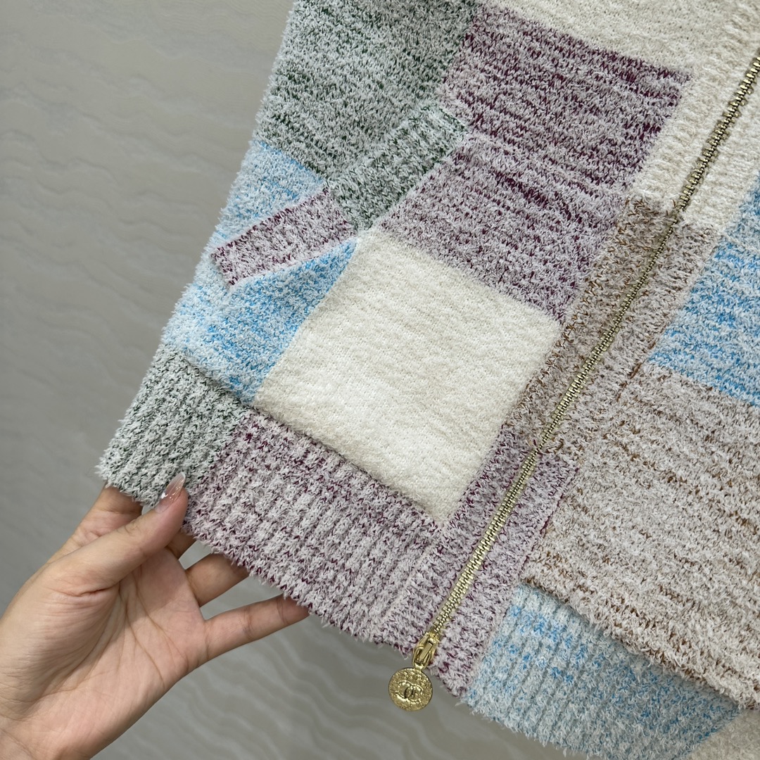 独家首发❤️原单品质，coco女孩连帽马甲外套！特种纱泡泡渐变格纹工艺。进口纱线定制材料质感超赞，定制钱