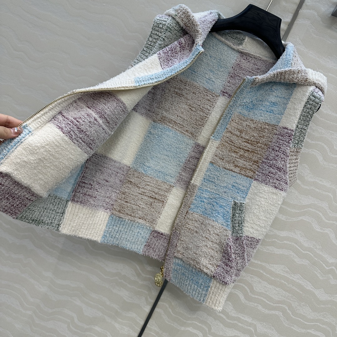 独家首发❤️原单品质，coco女孩连帽马甲外套！特种纱泡泡渐变格纹工艺。进口纱线定制材料质感超赞，定制钱