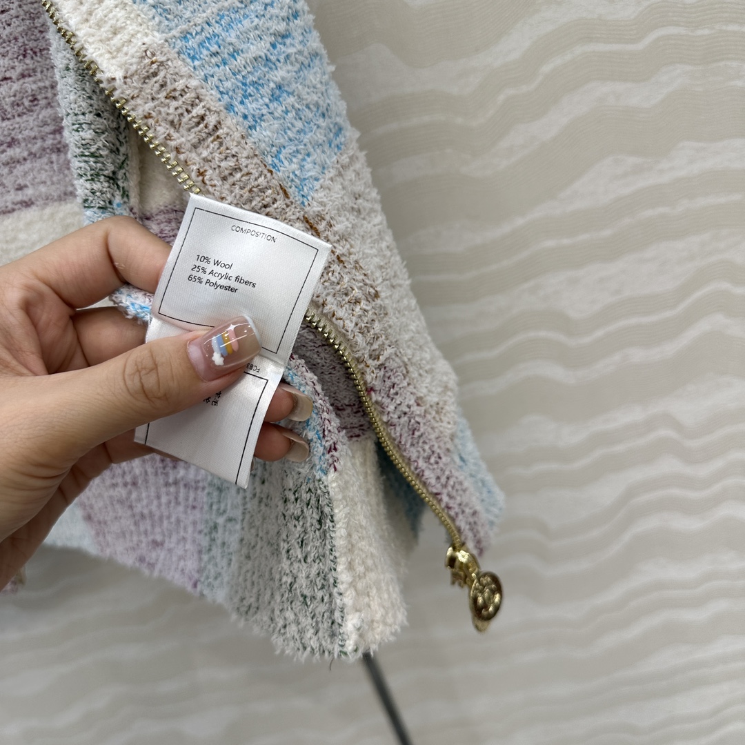 独家首发❤️原单品质，coco女孩连帽马甲外套！特种纱泡泡渐变格纹工艺。进口纱线定制材料质感超赞，定制钱