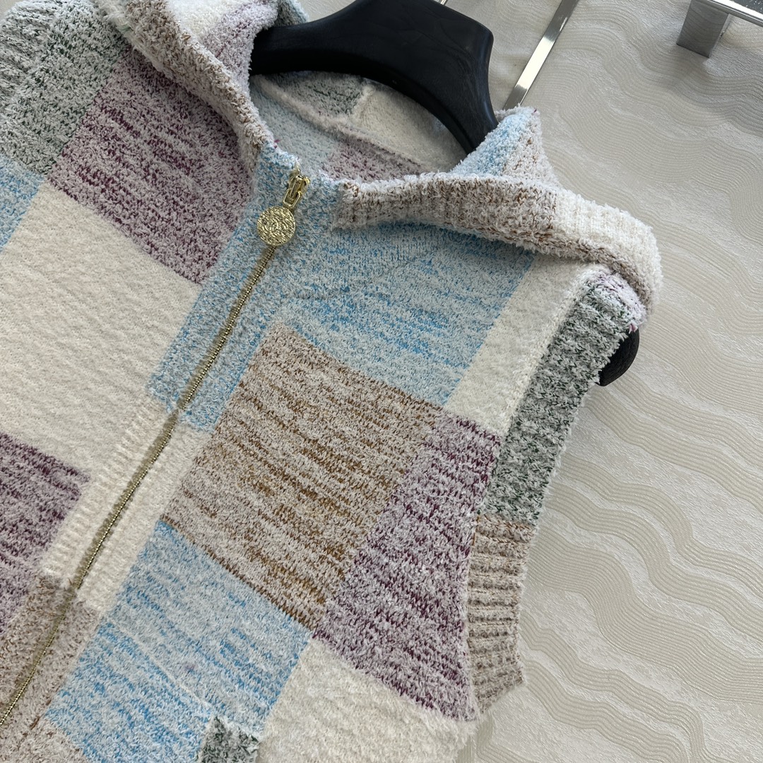 独家首发❤️原单品质，coco女孩连帽马甲外套！特种纱泡泡渐变格纹工艺。进口纱线定制材料质感超赞，定制钱