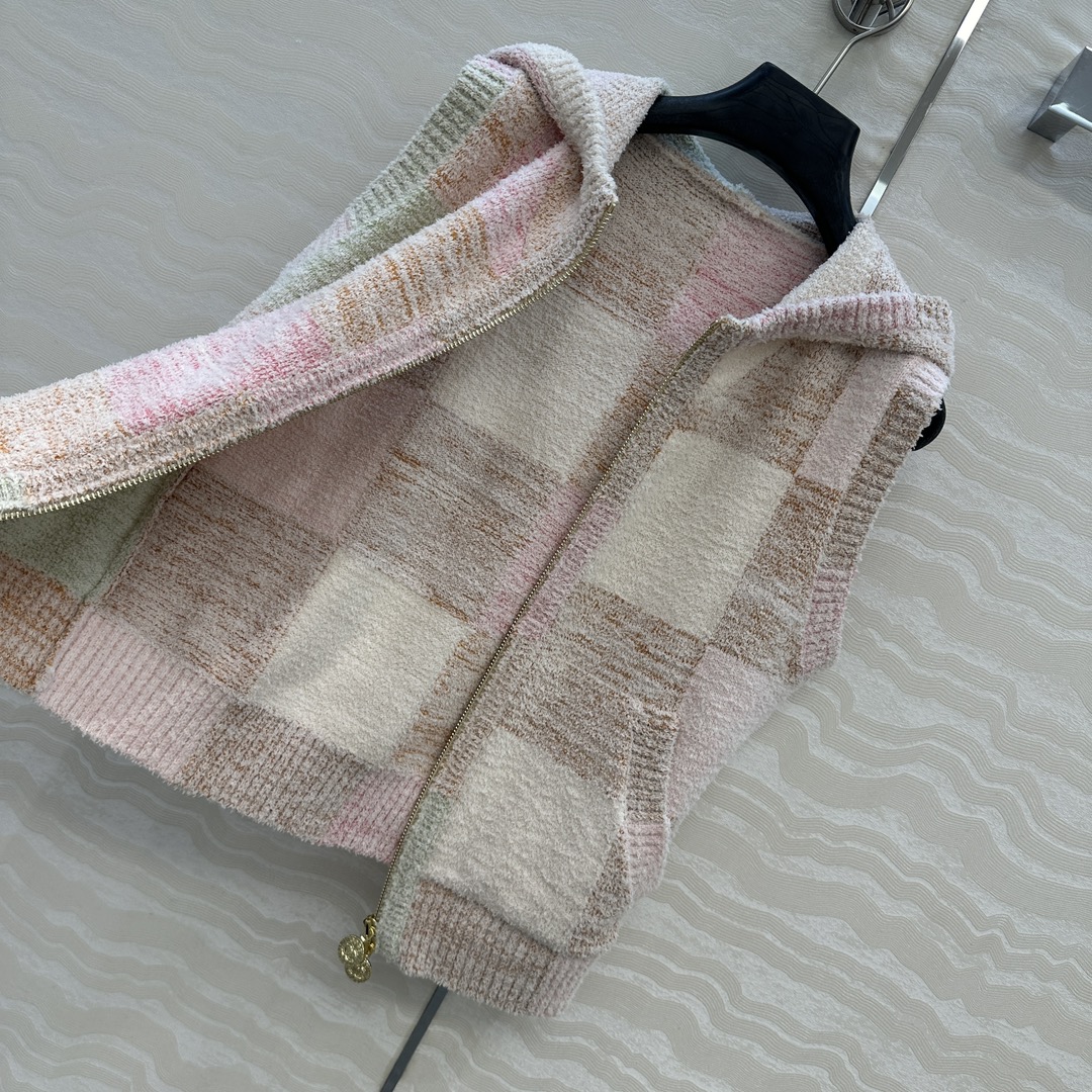 独家首发❤️原单品质，coco女孩连帽马甲外套！特种纱泡泡渐变格纹工艺。进口纱线定制材料质感超赞，定制钱