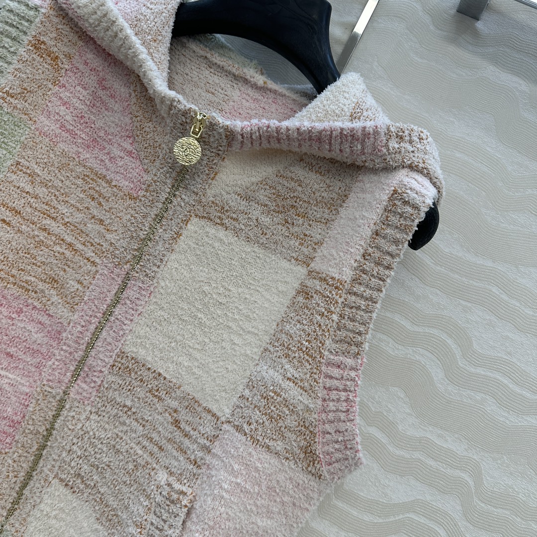 独家首发❤️原单品质，coco女孩连帽马甲外套！特种纱泡泡渐变格纹工艺。进口纱线定制材料质感超赞，定制钱