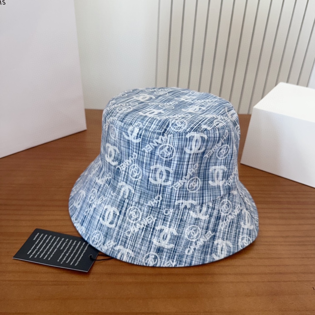 

 CHANEL香奈儿新款🆕牛仔蓝复古款渔夫帽🔸 节假日旅游带它出去美美哒❕  中古款哟.这种帽子不容