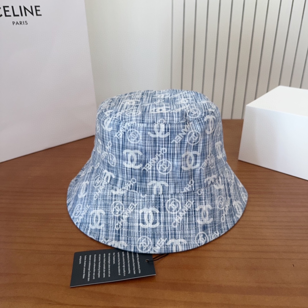 

 CHANEL香奈儿新款🆕牛仔蓝复古款渔夫帽🔸 节假日旅游带它出去美美哒❕  中古款哟.这种帽子不容