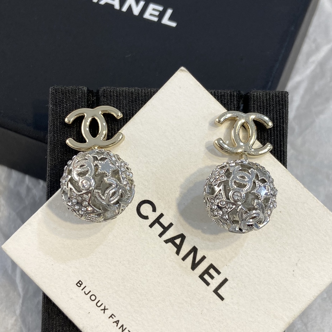 【XE0181】 【Ch@nel 25a pendientes de esfera calada con estrellas】 Diseño de esfera calada con incrustaciones de cristal, …