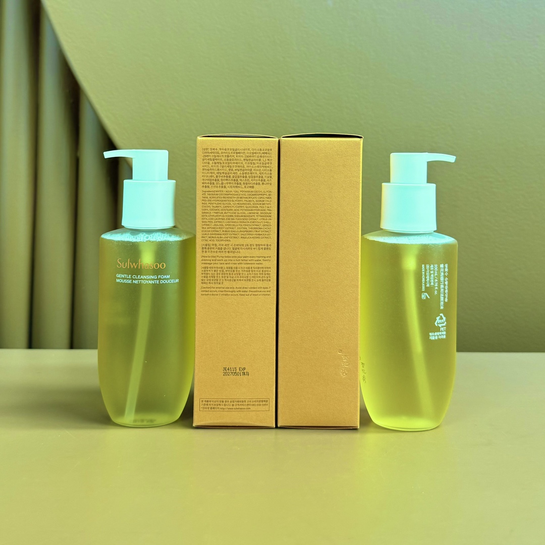 45/支💰
最新版雪花秀顺行洗面奶200ml🔜🉑配中文标❗️雪花秀顺行柔和洗面奶氨基酸泡沫深层洁面200ml 抗过敏、水润肌肤、深层清洁，清爽不紧绷、细致毛孔净化肌肤，有效净化肌肤杂质的韩方草药🌿洁颜泡沫，洁面后肌肤保持水漾润泽。散发澄净光采。泡沫细腻丰盈，不令肌肤过干，有效清除阻塞毛孔的杂质污垢，绝不刺激肌肤。