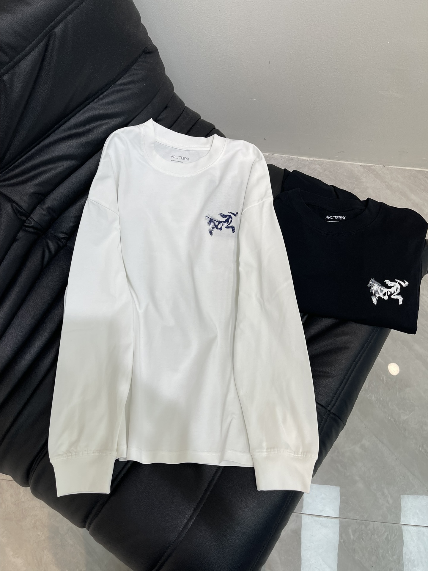 NO:456687,ARCTERY*Archaew KRAGG SL logo printed long-sleeved T-shirt!  The basic style is not picky, the clothes are loose and not bloated, and the iconic Bird House logo makes it difficult to look good when worn!  I like the style of the bird T-shirt so much, it’s the kind of illuminating feeling!  S-2XL, jil sanderarc'teryx,tees,t-shirt,alexander wang19860909ARCTERY*始祖鸟 KRAGG SL logo印花长袖T恤！基础不挑人的版型,衣身宽松不臃肿,再加上标志性的鸟家logo,穿起来想不好看都难！太喜欢鸟t恤的版型了就是那种眼前一亮的感觉！ 码数S-2XL,,jil sanderarc'teryx,tees，t-shirt,alexander wang,Women's clothing