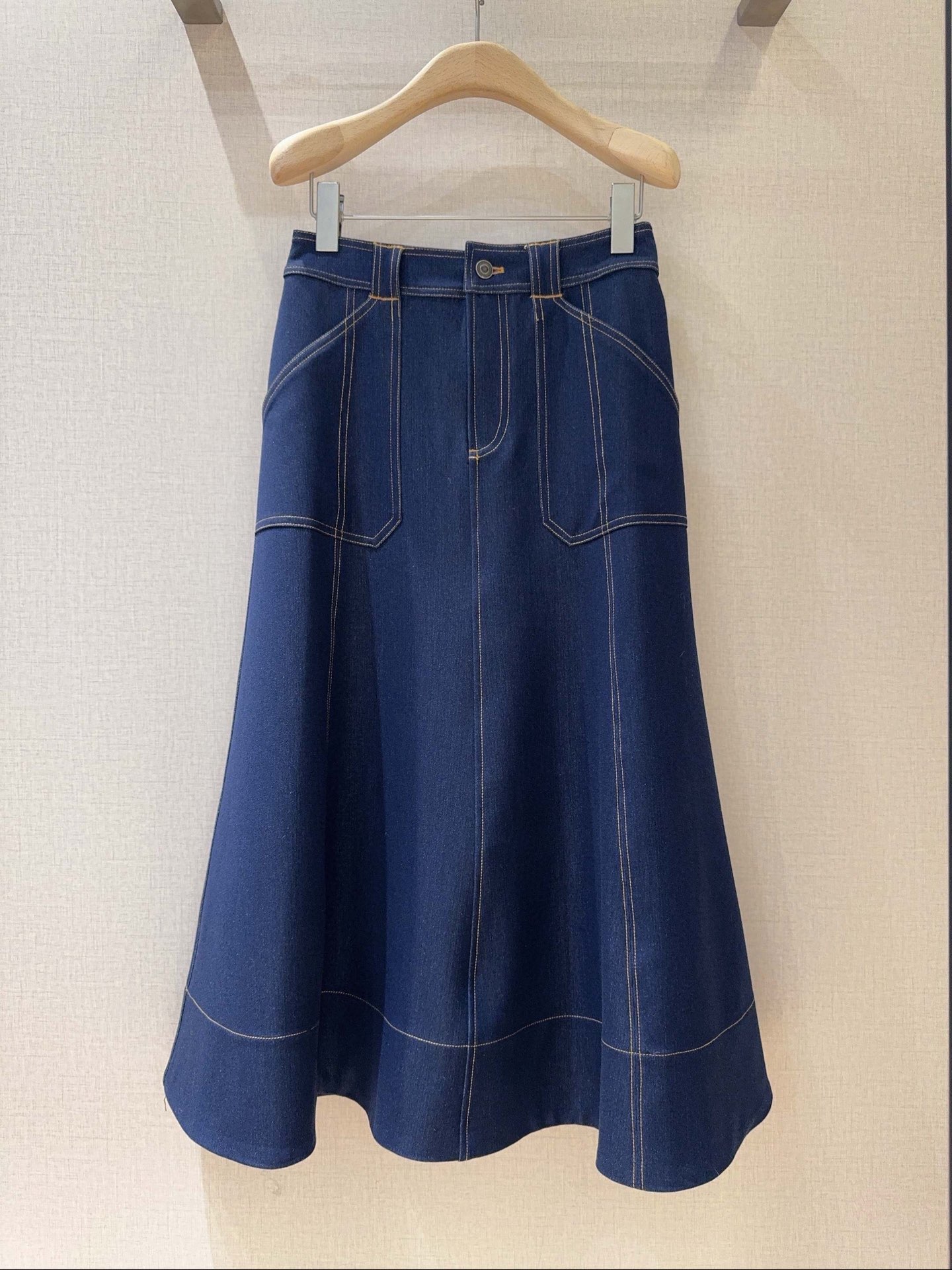 Cinq à Sept Women's High-Waisted A-Line Denim Midi Skirt with Pockets 4 i1753521136 6606 2
