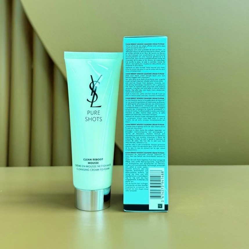 特价：29💰
下单备注：圣罗兰夜皇后洗面奶125ml
YSL圣罗兰这款新品夜皇后洁面真的惊呆我了!前有皂基洁面氨基酸洁面两者各有弊端!现在好了!YSL夜皇后洁面来咯!绵密膏体质地！上脸简单揉搓遇水就发泡🫧泡泡特别绵密，担心很多人谈皂色变就直接搞了个更牛的突破性APG➕经典皂系精密配比洗完毛孔干干净净的特别清爽里面还有21%保湿因子洗后不拔干也不紧绷大牌之所以叫大牌👍是真的有在认真做产品真正做到了其他产品做不到的科技真的是我用到现在洗感肤感坠舒服的了还有一股清冷的白花香气用起来心情还是蛮愉悦的大牌洁面天花板!