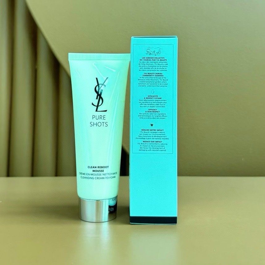 特价：29💰
下单备注：圣罗兰夜皇后洗面奶125ml
YSL圣罗兰这款新品夜皇后洁面真的惊呆我了!前有皂基洁面氨基酸洁面两者各有弊端!现在好了!YSL夜皇后洁面来咯!绵密膏体质地！上脸简单揉搓遇水就发泡🫧泡泡特别绵密，担心很多人谈皂色变就直接搞了个更牛的突破性APG➕经典皂系精密配比洗完毛孔干干净净的特别清爽里面还有21%保湿因子洗后不拔干也不紧绷大牌之所以叫大牌👍是真的有在认真做产品真正做到了其他产品做不到的科技真的是我用到现在洗感肤感坠舒服的了还有一股清冷的白花香气用起来心情还是蛮愉悦的大牌洁面天花板!