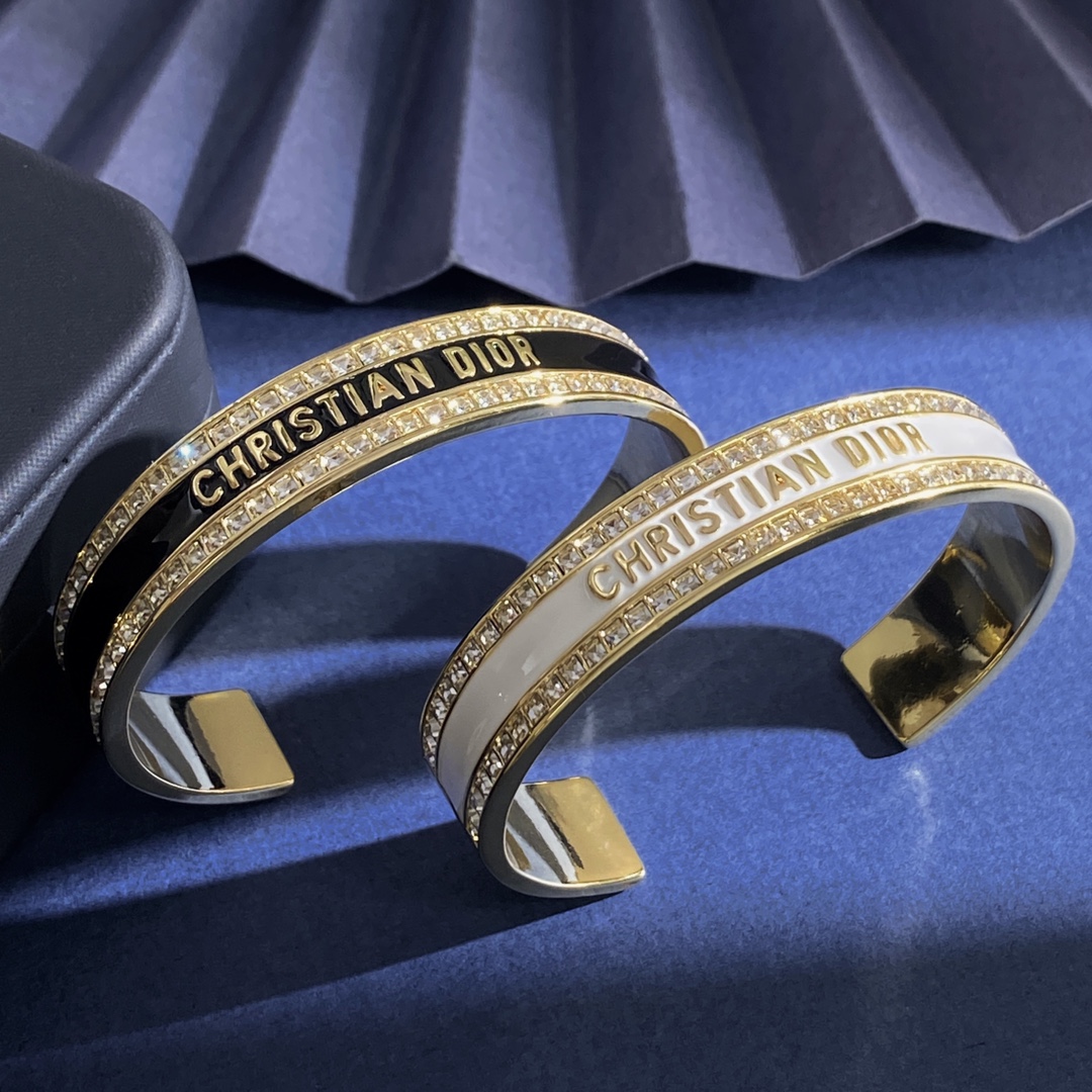 DioDIOR White and Black Twirl Open C-Shaped Bracelet in Bronze and Gold - 图片 1