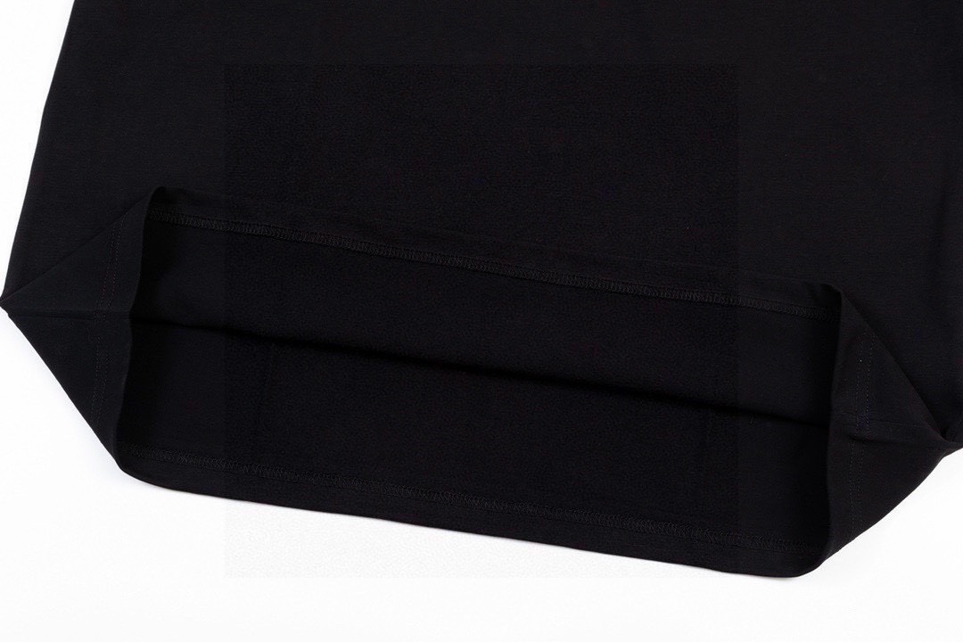 路易威登/Louis Vuitton 夏季新款 经典项链吊坠彩色字母圆领短袖T恤 黑色/白色