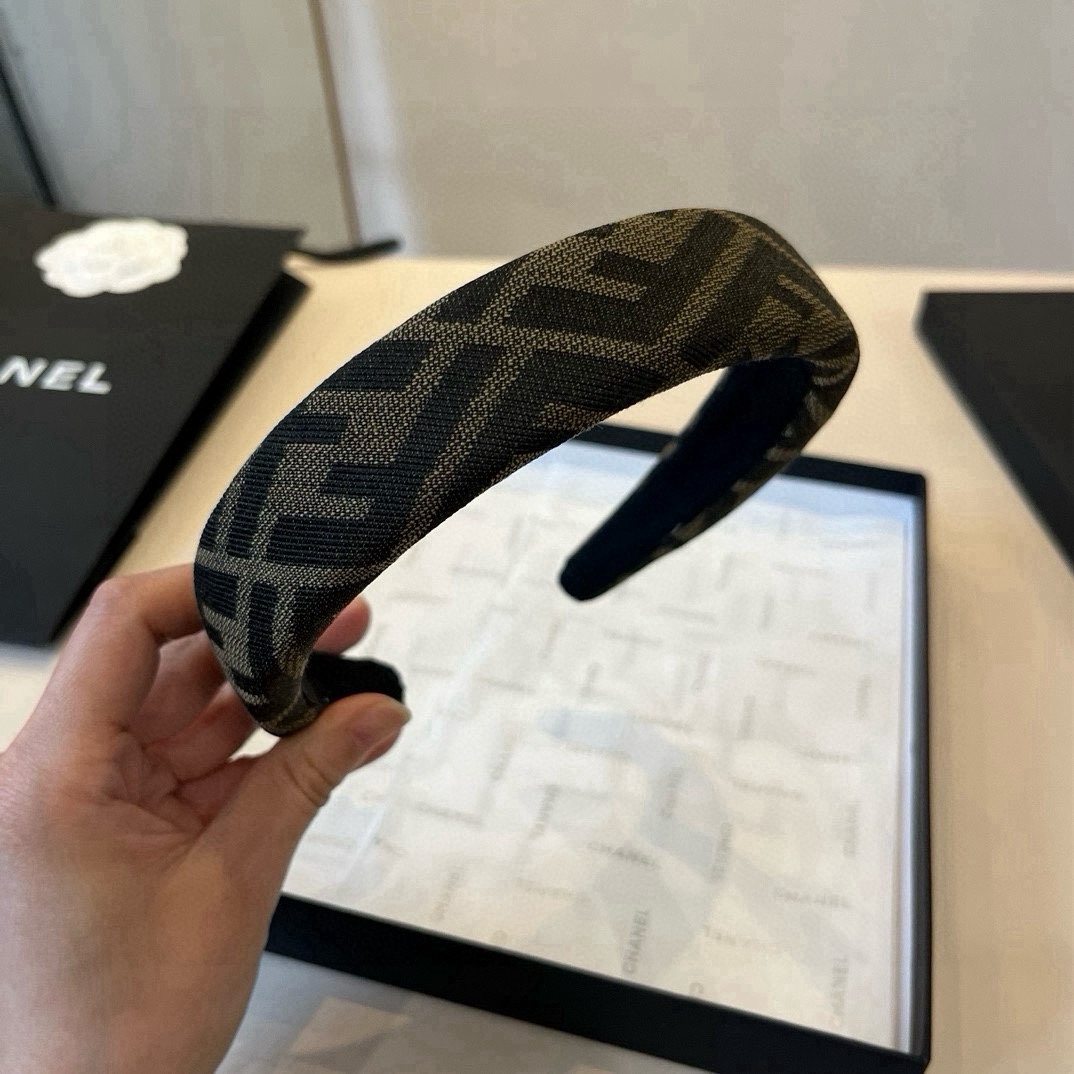 🆕

miumiu缪缪新款发箍