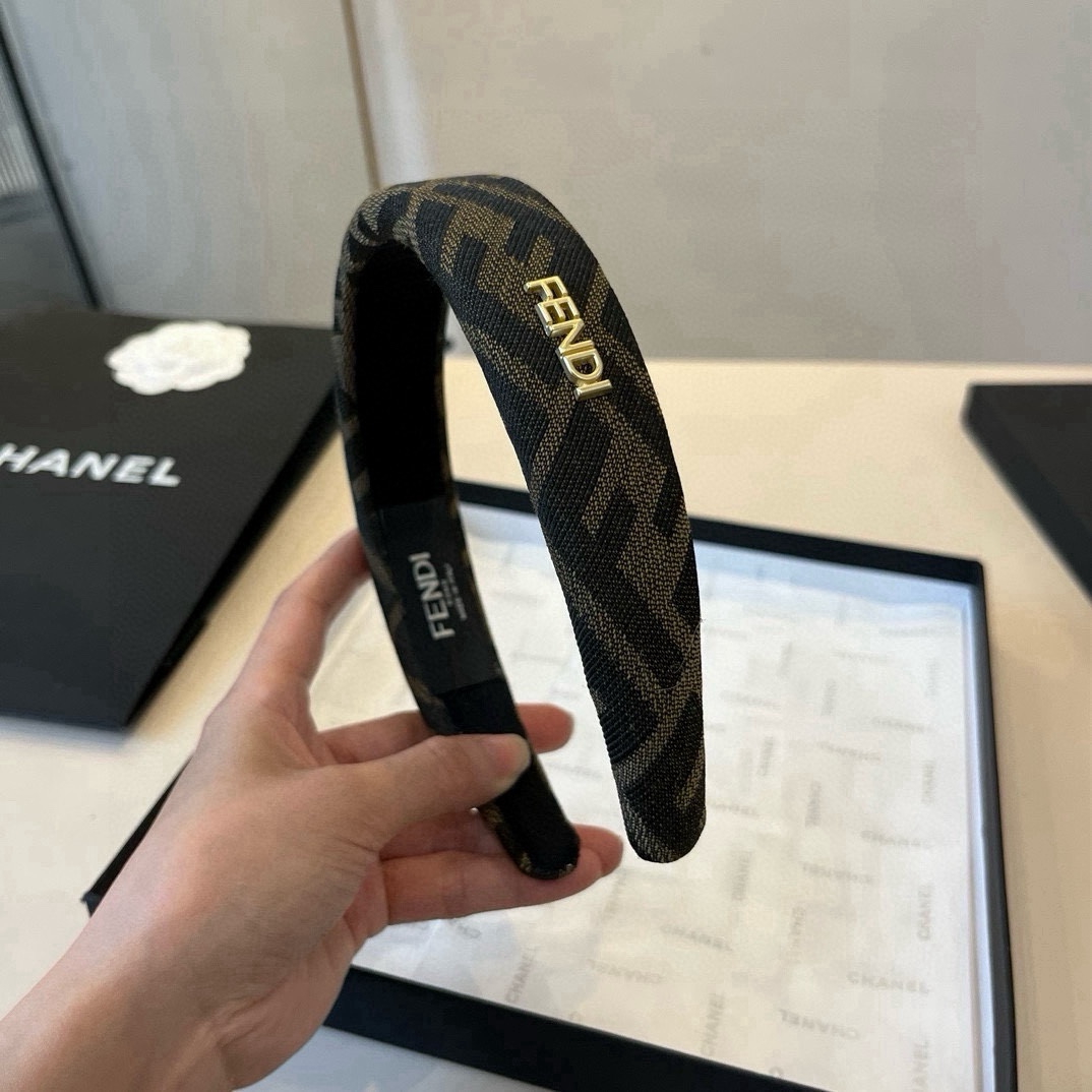 🆕

miumiu缪缪新款发箍