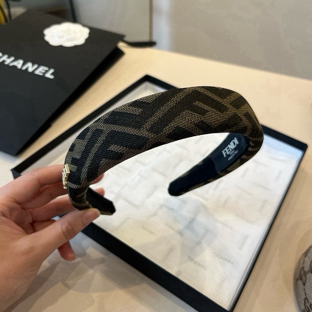 🆕

miumiu缪缪新款发箍