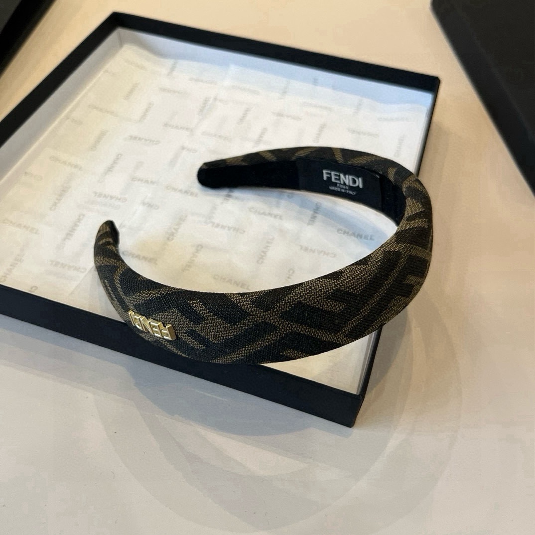 🆕

miumiu缪缪新款发箍