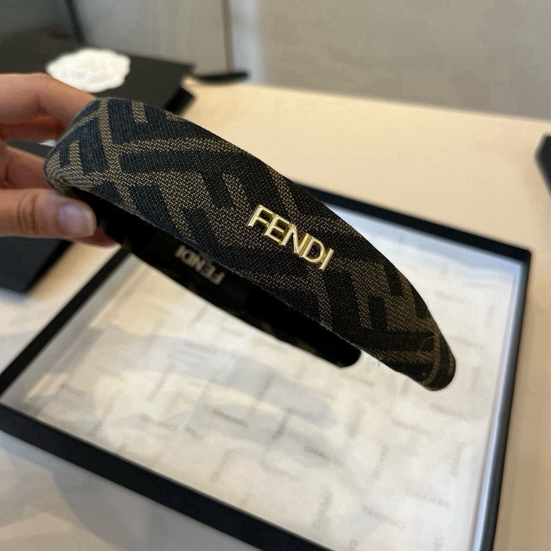 🆕

miumiu缪缪新款发箍