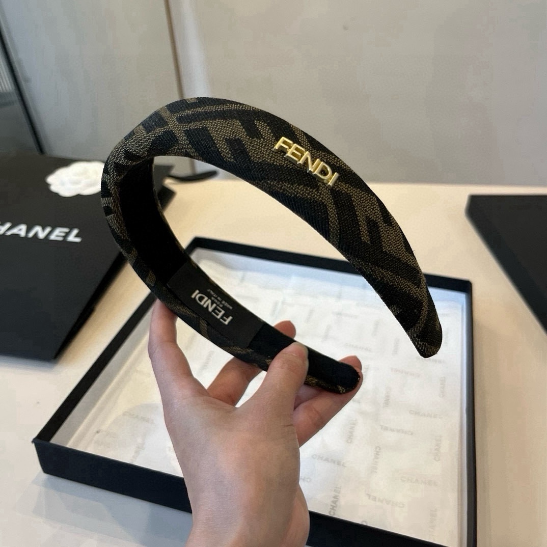 🆕

miumiu缪缪新款发箍