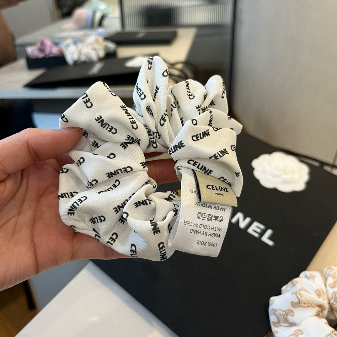 🆕

Celine赛琳新款发圈
