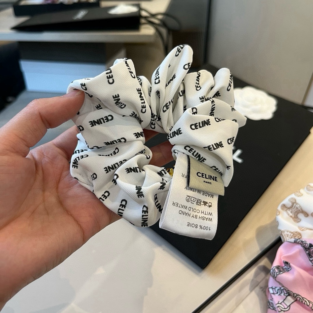 🆕

Celine赛琳新款发圈