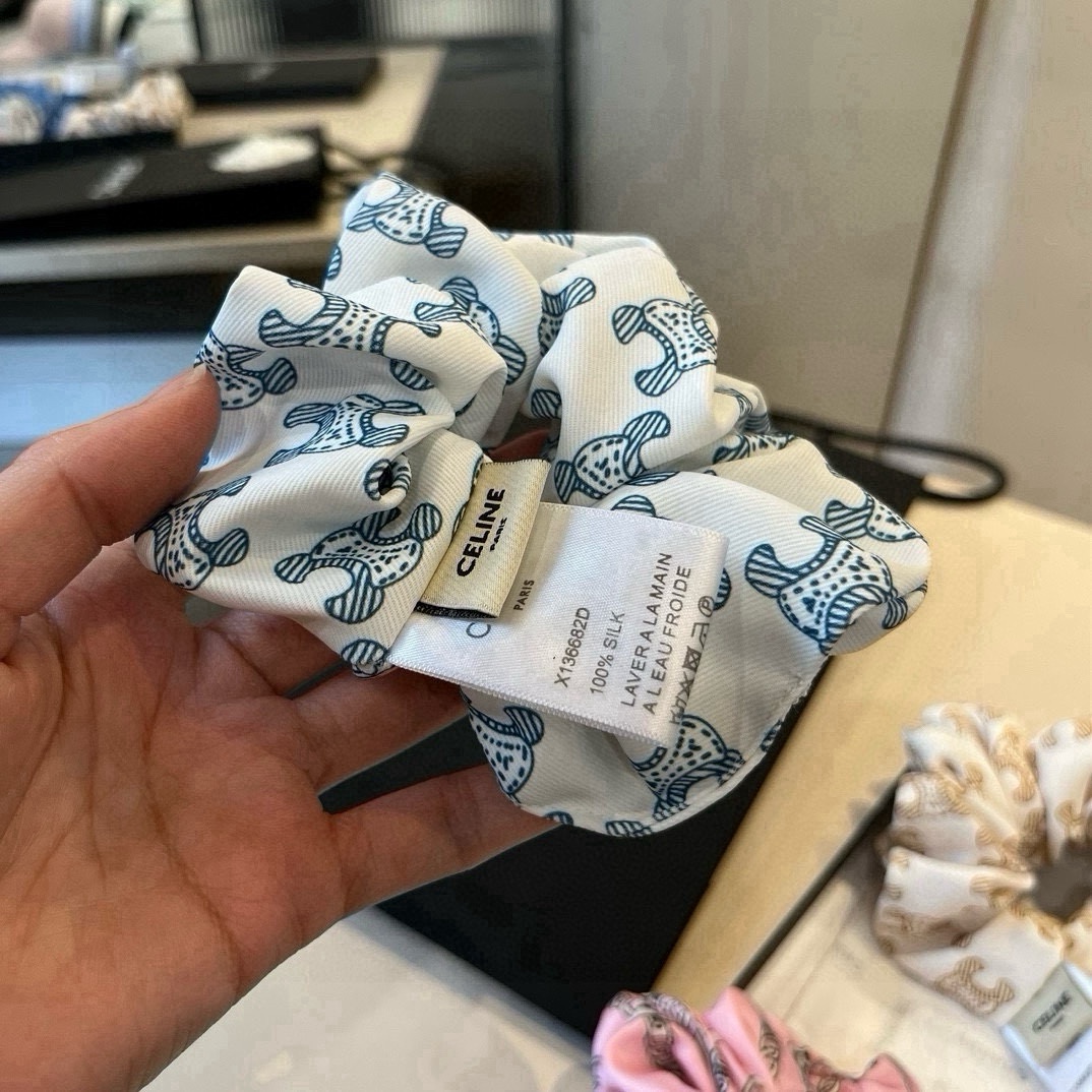 🆕

Celine赛琳新款发圈