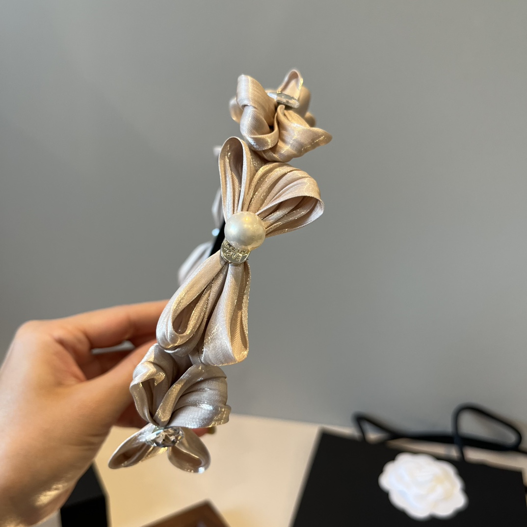 🆕

miumiu缪缪新款发箍