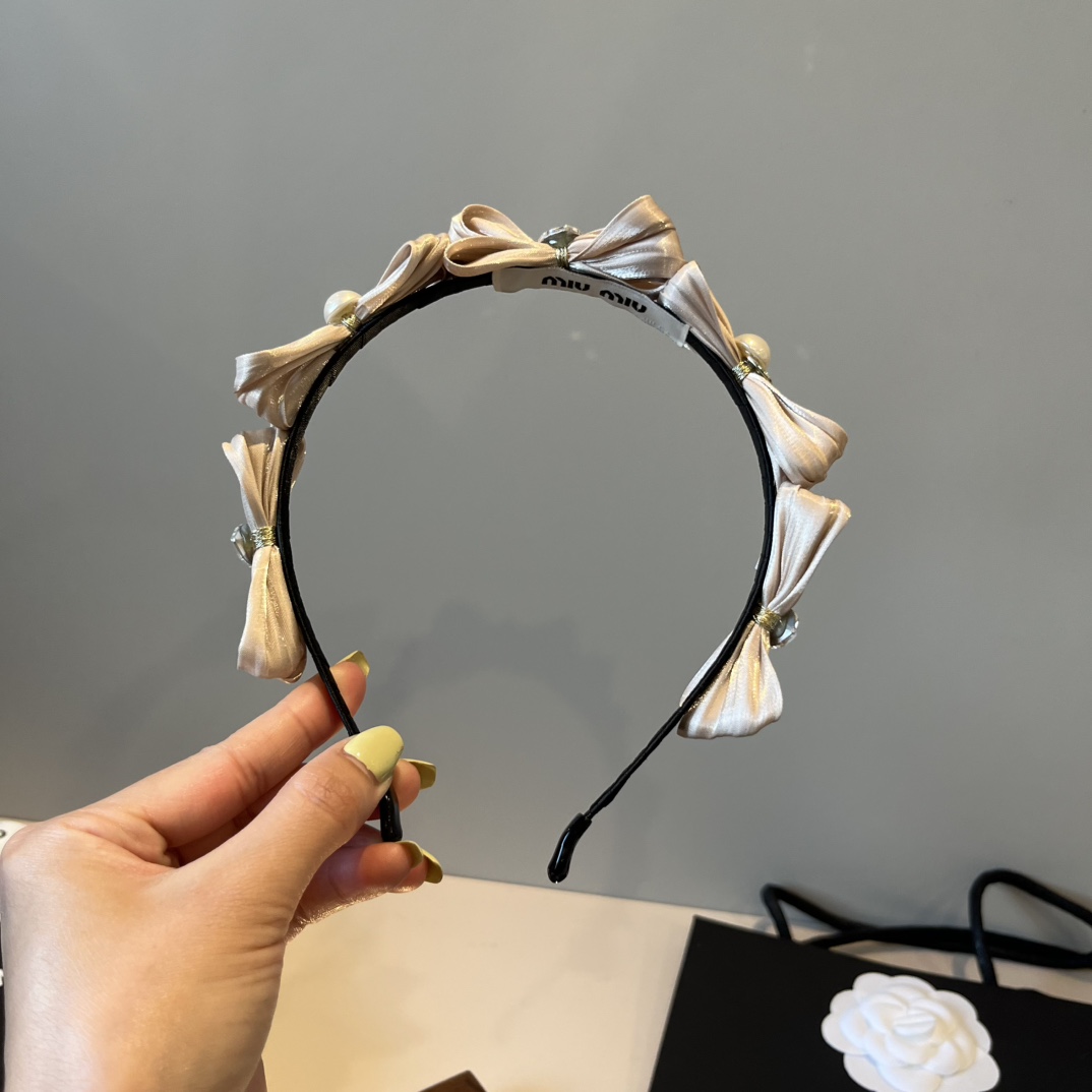 🆕

miumiu缪缪新款发箍