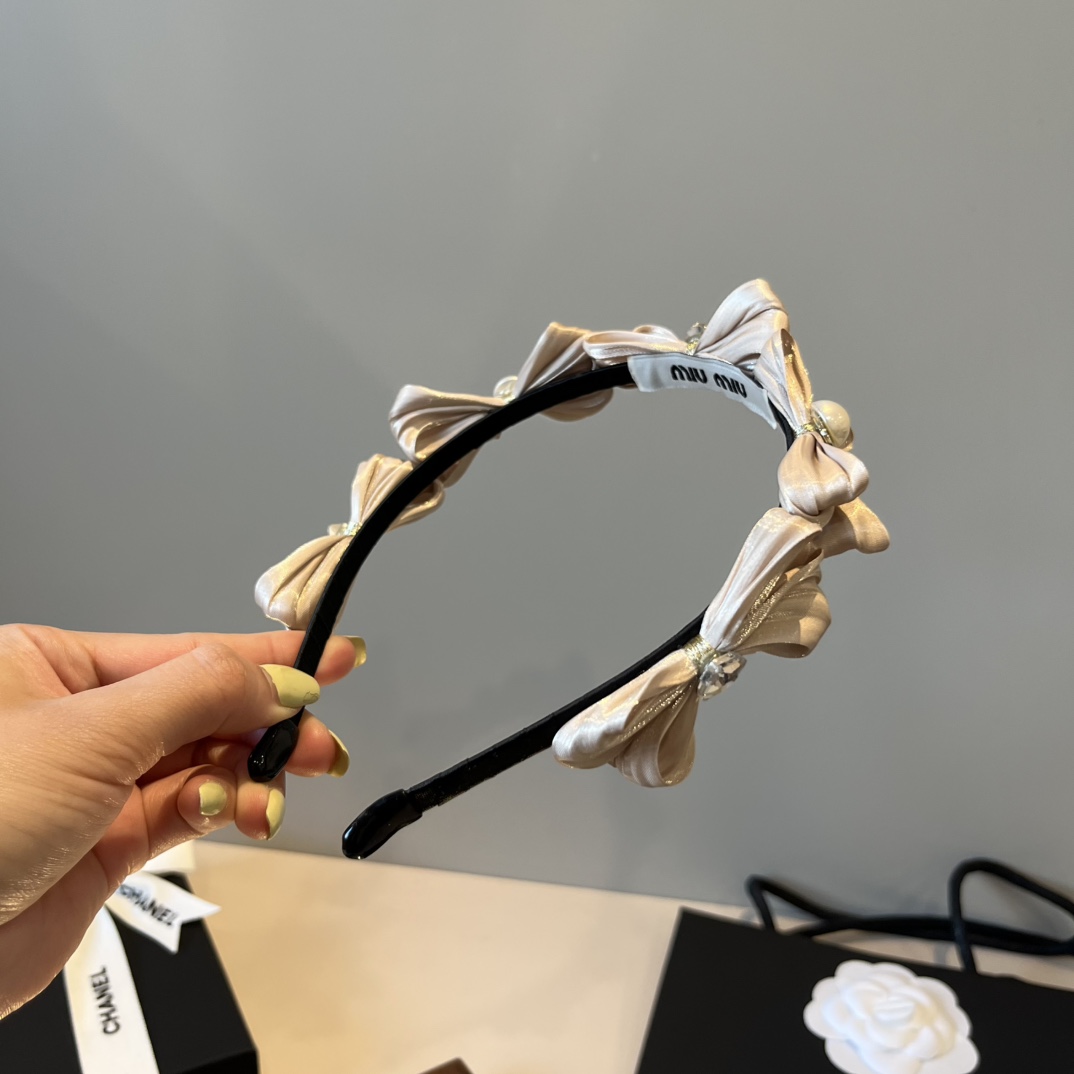 🆕

miumiu缪缪新款发箍
