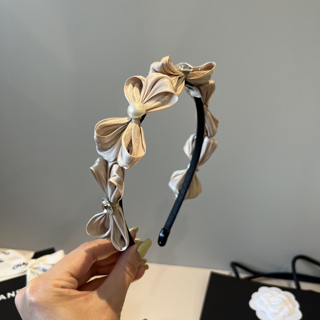 🆕

miumiu缪缪新款发箍