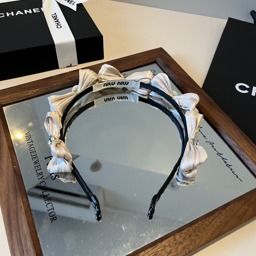🆕

miumiu缪缪新款发箍