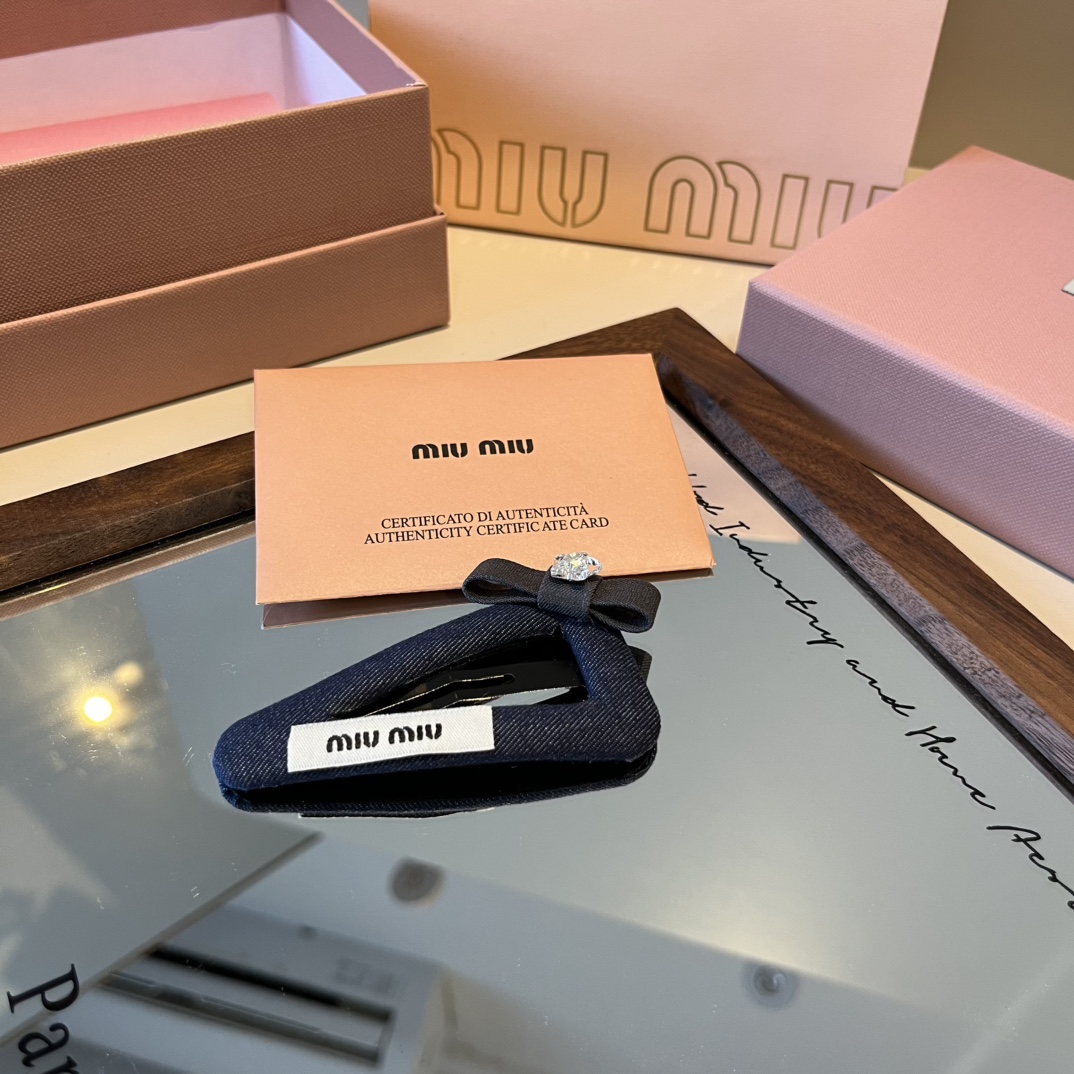 🆕

miumiu缪缪新款发夹