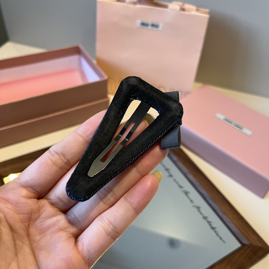 🆕

miumiu缪缪新款发夹