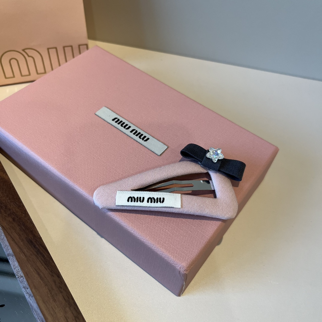 🆕

miumiu缪缪新款发夹