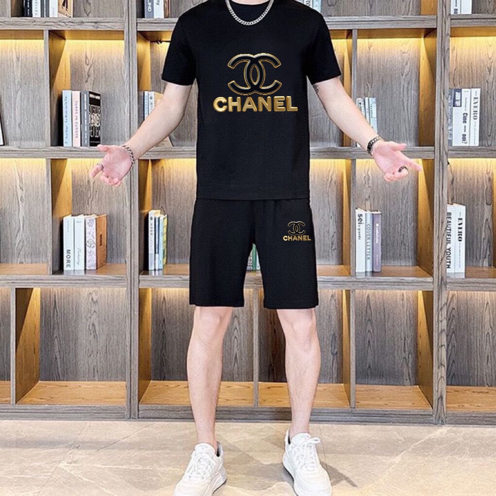 Chanel 品牌【CHANEL香奈儿】 2025新款男士短袖短裤套装 销售 市面高端版本 手感细腻柔软 让你穿着更加舒适 立体裁剪版型超赞 尺码:M-5XL下单请报身高体重