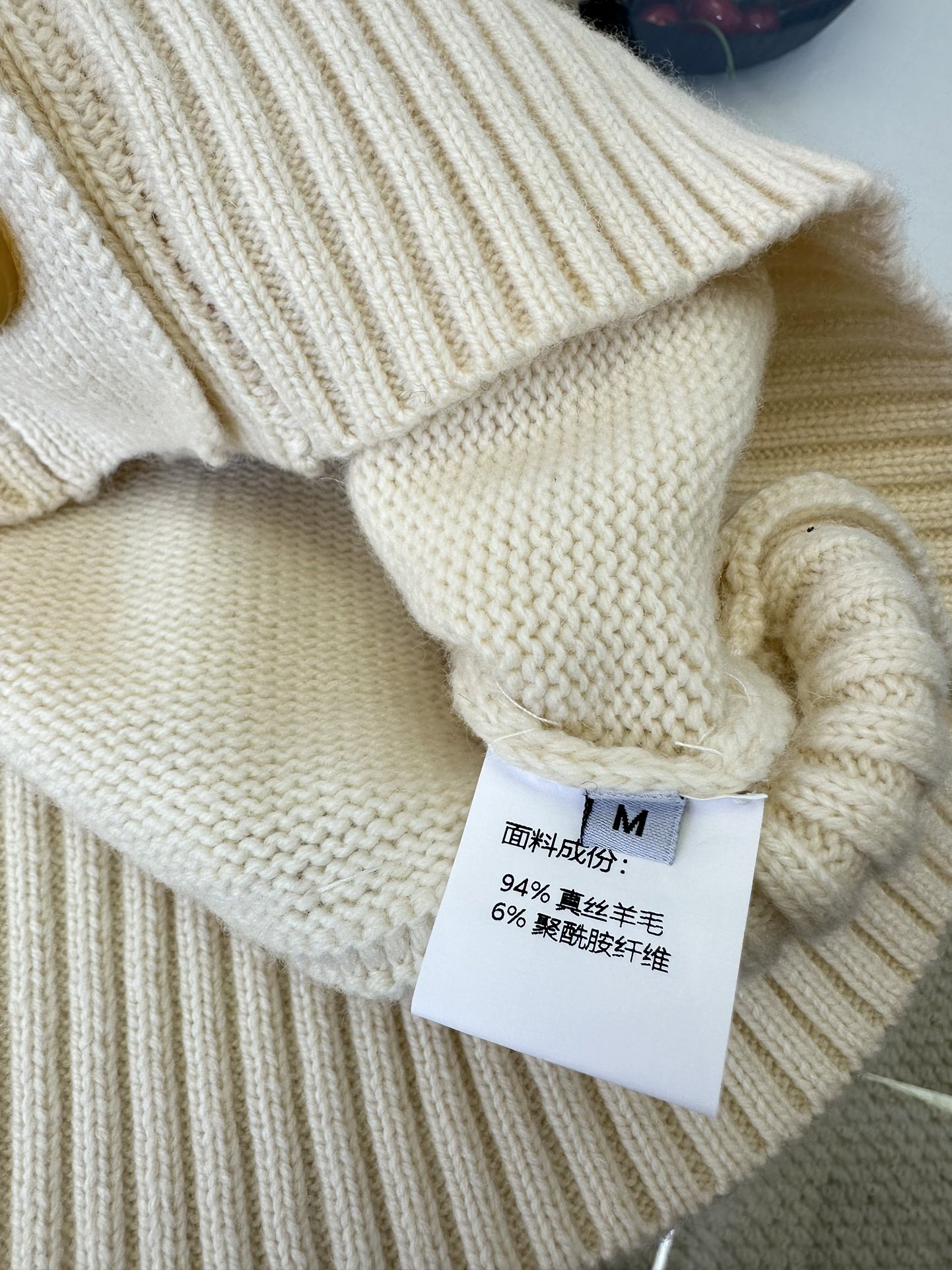 Handmade V-Neck Cashmere Cardigan with Seashell Embellishments - Cream White 10 i1753538529 3608 8