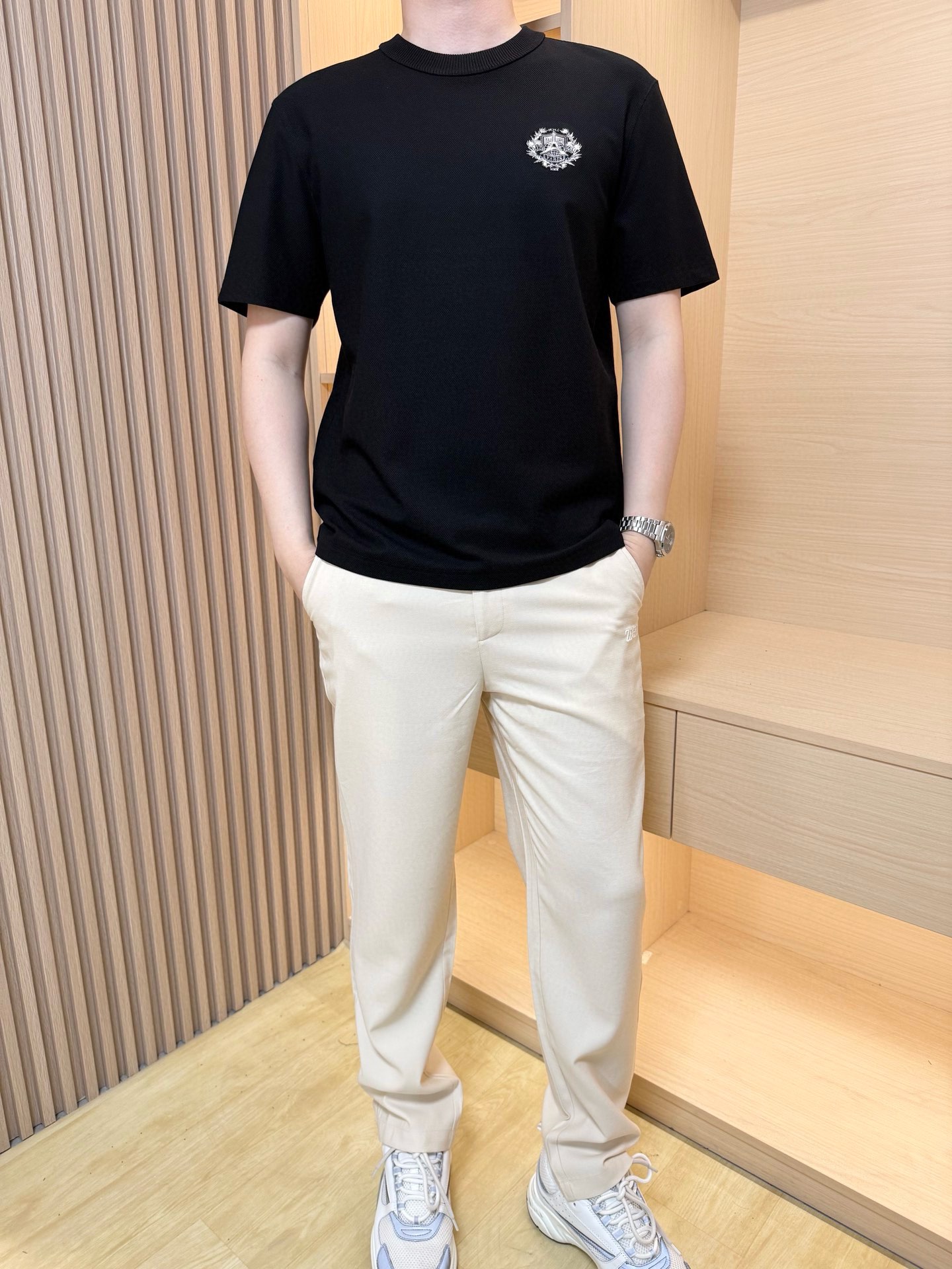 NO:480182,Jenia-2025 latest hot casual pants shipped, hot-selling items in Europe and the United States!  Selected Italian imported fine cotton fabrics with straight-tube foot-closing design, custom webbing under the front pocket and back waist show your taste. You are definitely worthy of it. Code M-XXXL (model 180/wear 50, with Hong Kong Lane Crawford gift box packaging), zegna, alexander wang19860909杰尼亚-2025最新爆款休闲裤出货 欧美热销单品！精选意大利进口精棉面料搭配直筒收脚设计,前袋下和后腰处的定制织带彰显品味 您绝对值得拥有.码数M-XXXL（模特180/穿50,配香港连卡佛礼盒包装）,,zegna,alexander wang,Men's clothing