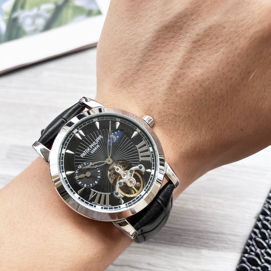 NO:339453,Platinum Steel 10 Brand: Patek Philippe (2-pin new product, business and casual) Luxury and atmospheric type exquisite men's watch (new product) strap real cowhide strap (comfortable)/361 stainless steel strap (durable) movement: imported fully automatic mechanical movement) material sapphire scratch-resistant mirror (high definition, wear-resistant) atmospheric hot style wrist treasure, unique craftsmanship, dimension diameter 42mm thick 12mm hot sale!  ,,patek philippe,cowhide19860909白金 钢10 品牌:百达翡丽 (2针新品,商务休闲）奢华大气类型精致男士腕表（新品）表带真牛皮表带(舒适)/361精钢表带（耐用）机芯:进口全自动机械机芯）材料蓝宝石防刮镜面（高清,耐磨）大气爆款 豪情风格 腕间瑰宝 匠心独蕴 尺寸直径42mm厚度12mm热卖上市！,,patek philippe,cowhide,Watch