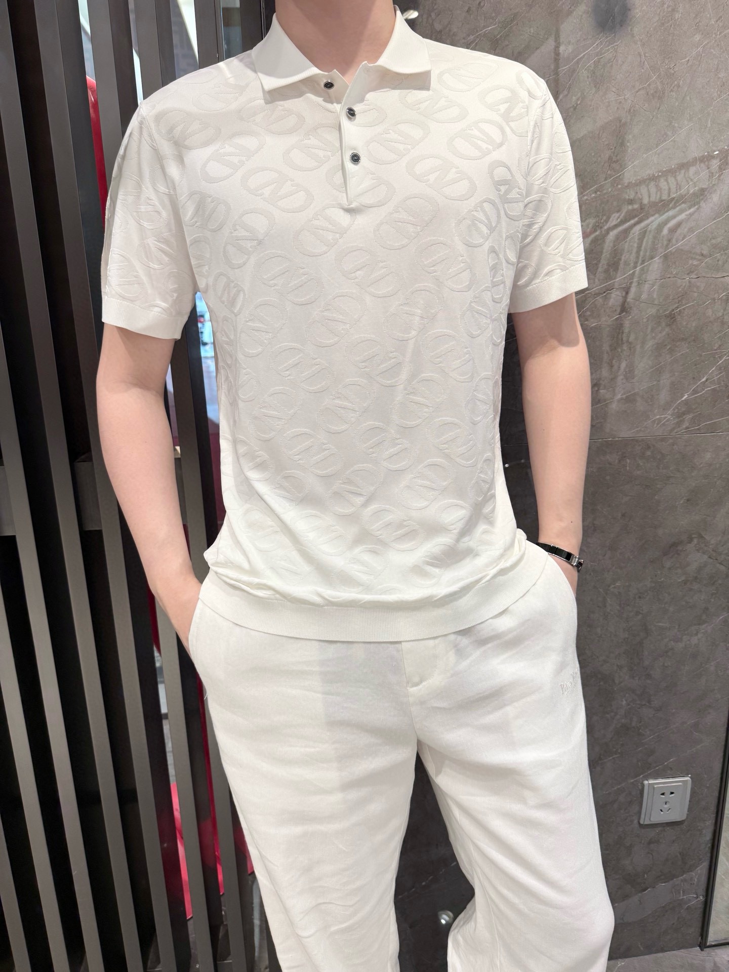 NO:480253,Dino luxury products - brand authentic products in 2025 latest polo shipments, hot-selling items in Europe and the United States!  Selected Italian imported brands to customize 100% nylon fabrics, unique logos and latest designs to highlight fashion!  Number of codes 48-56 (model 180/wear 50, with Hong Kong Lane Crawford gift box packaging), alexander wang19860909Dino奢品-品牌正品2025最新polo出货 欧美热销单品！精选意大利进口品牌定制百分百锦纶面料,通体独特的标志搭配最新的设计,彰显时尚 ！码数48-56（模特180/穿50,配香港连卡佛礼盒包装）,,alexander wang,Men's clothing