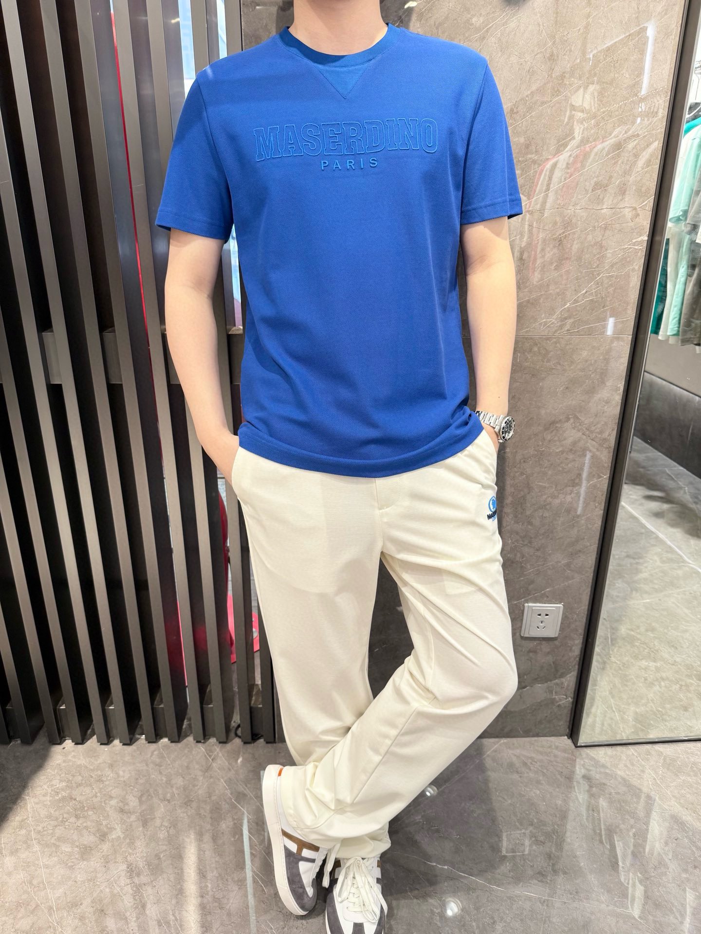 NO:480277,Dino luxury products - brand authentic 2025 latest round neck T-shirt shipment, hot-selling items in Europe and the United States!  Selected Italian imported brands to customize 100% European cotton fabrics!  The brand logo on the chest is matched with the latest design to highlight fashion!  Number of codes 48-56 (model 180/wear 50, with Hong Kong Lane Crawford gift box packaging), tees, t-shirt, alexander wang19860909Dino奢品-品牌正品2025最新圆领T恤出货 欧美热销单品！精选意大利进口品牌定制百分百欧货棉面料！胸口的品牌标志搭配最新的设计,彰显时尚 ！码数48-56（模特180/穿50,配香港连卡佛礼盒包装）,,tees，t-shirt,alexander wang,Men's clothing