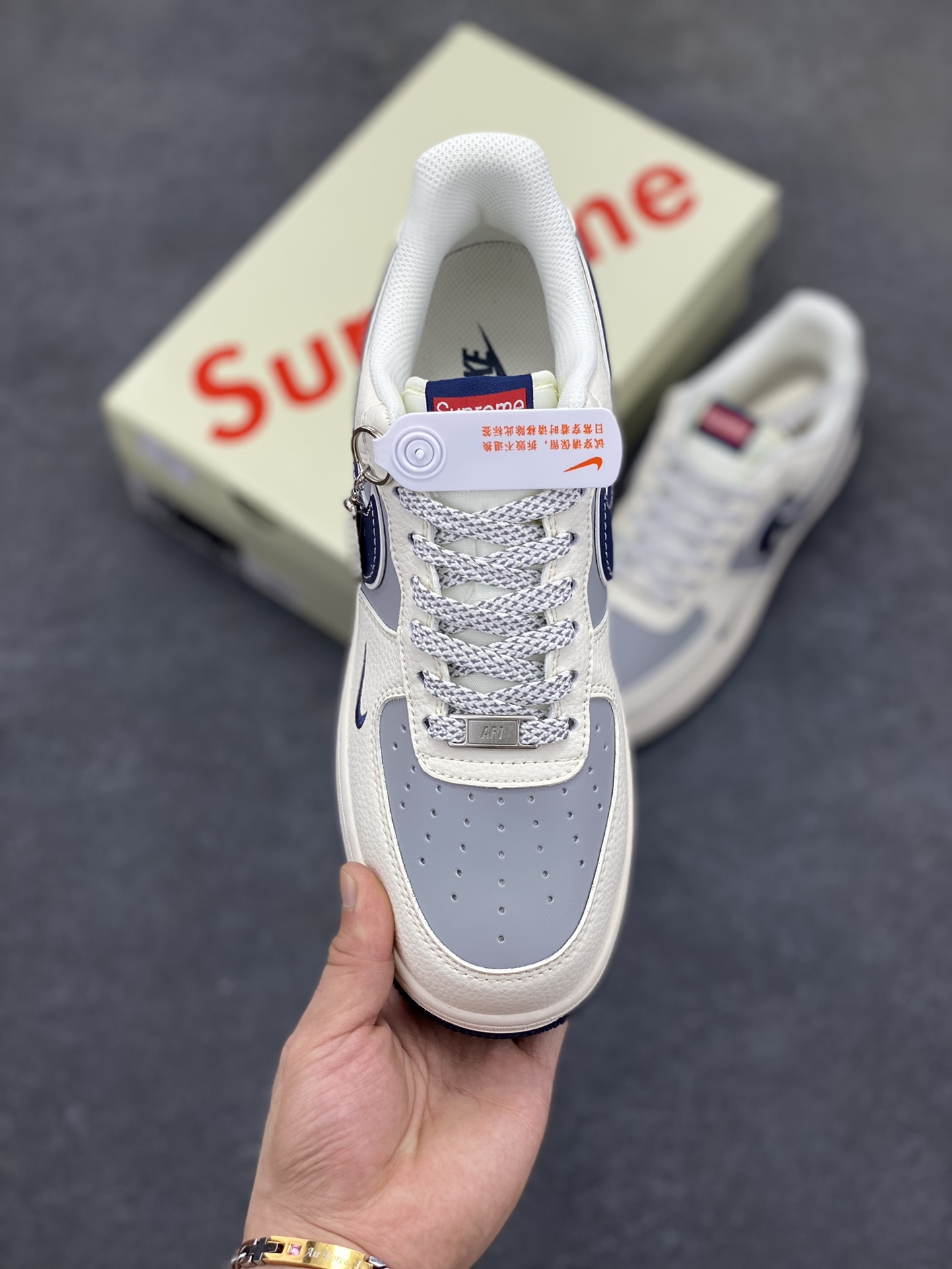 图片[2]-NIke Air Force 1 \’07 Low “Supreme联名——夜幕蓝滑板鞋”空军一号 低帮 运动鞋 休闲鞋 折边针车 工艺难度大 原楦头原纸板 原装鞋盒 定制五金配件 内置全掌气垫 原厂鞋底 货号：SM6668-112 尺码：36 36.5 37.5 38 38.5 39 40 40.5 41 42 42.5 43 44 44.5 45-选品中心