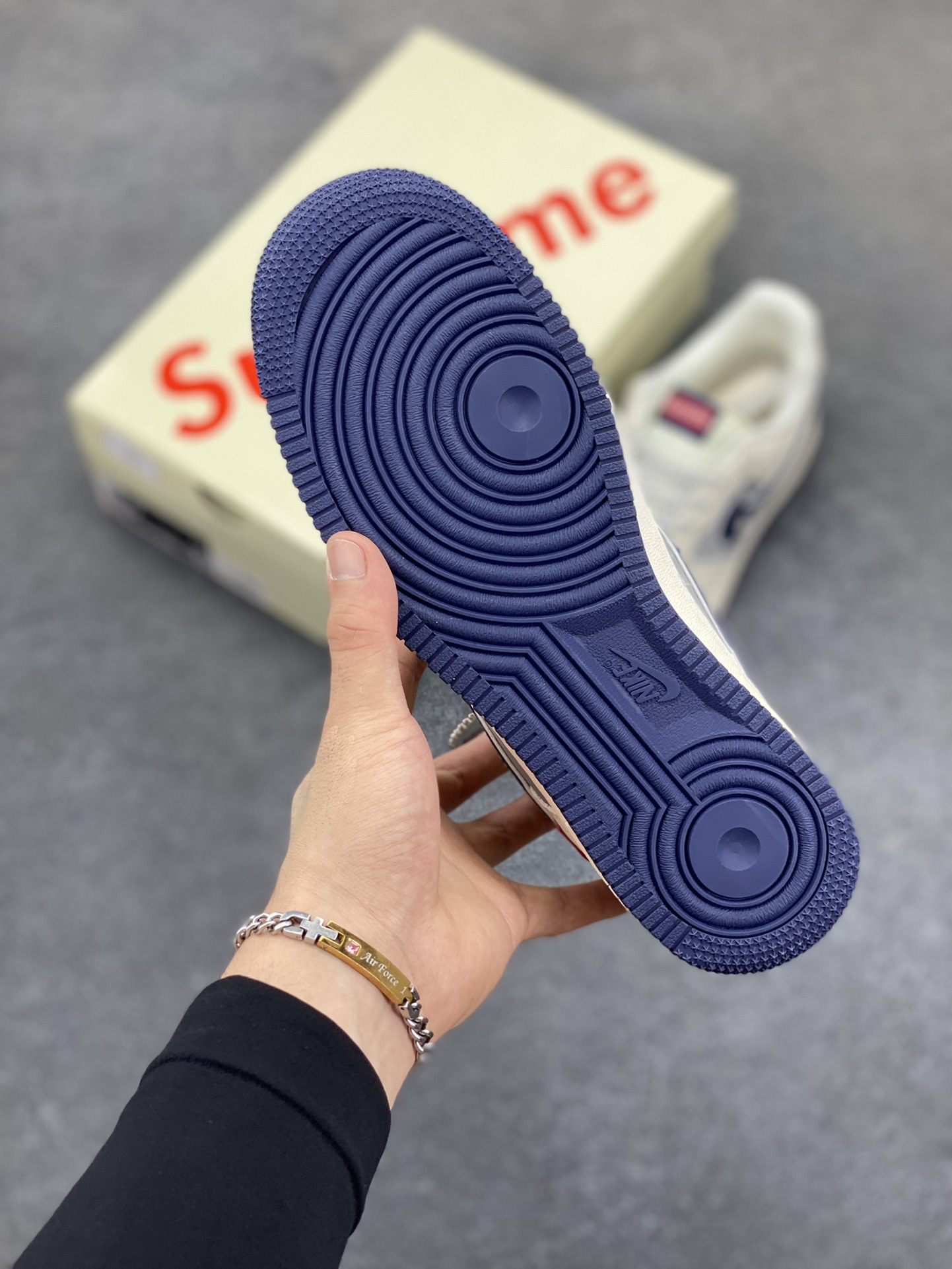 图片[5]-NIke Air Force 1 \’07 Low “Supreme联名——夜幕蓝滑板鞋”空军一号 低帮 运动鞋 休闲鞋 折边针车 工艺难度大 原楦头原纸板 原装鞋盒 定制五金配件 内置全掌气垫 原厂鞋底 货号：SM6668-112 尺码：36 36.5 37.5 38 38.5 39 40 40.5 41 42 42.5 43 44 44.5 45-选品中心