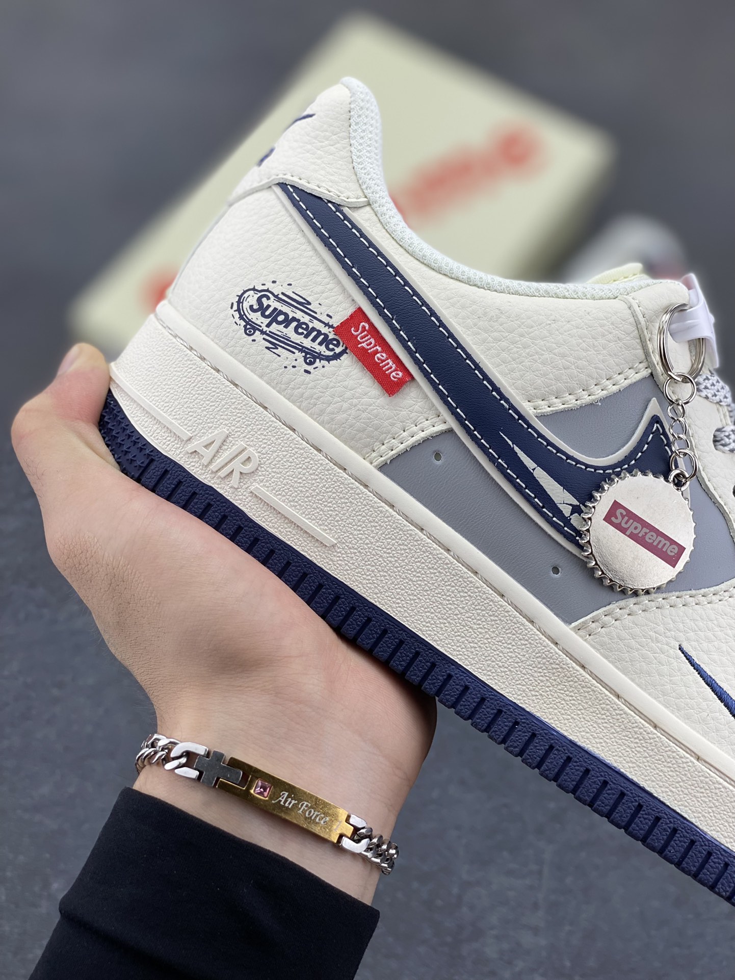 图片[6]-NIke Air Force 1 \’07 Low “Supreme联名——夜幕蓝滑板鞋”空军一号 低帮 运动鞋 休闲鞋 折边针车 工艺难度大 原楦头原纸板 原装鞋盒 定制五金配件 内置全掌气垫 原厂鞋底 货号：SM6668-112 尺码：36 36.5 37.5 38 38.5 39 40 40.5 41 42 42.5 43 44 44.5 45-选品中心